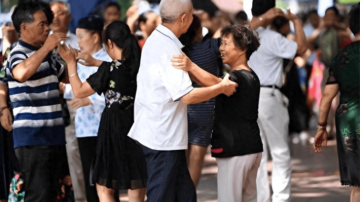 數(shù)字時(shí)代交流變革，最新閑聊狀況探索