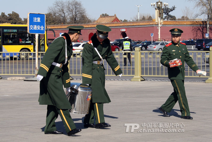 新時(shí)代軍人風(fēng)采，執(zhí)勤武警最新視頻展現(xiàn)堅(jiān)毅與榮耀